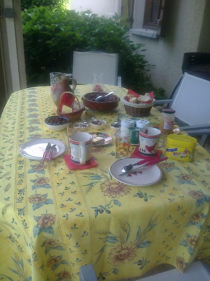 Bed and Breakfast Les Ecureuils Tramoyes Экстерьер фото